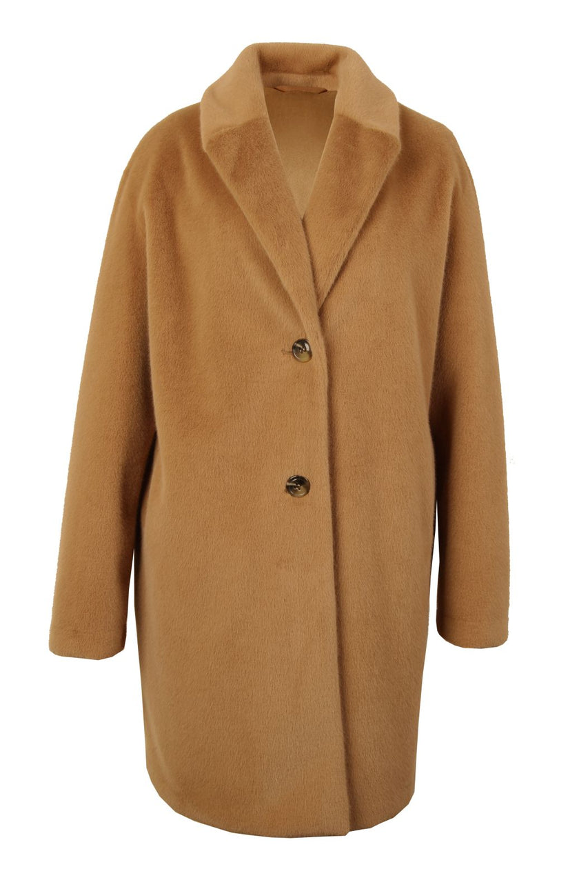 Mannequin-Aufnahme des braunen Webpelzmantels für Damen mit Reverkragen und zwei Knöpfen – Vorderansicht