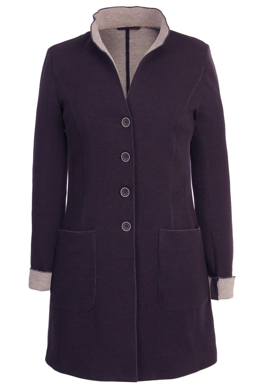 Mannequin-Aufnahme der Longjacke in der Farbe Marine – Vorderansicht