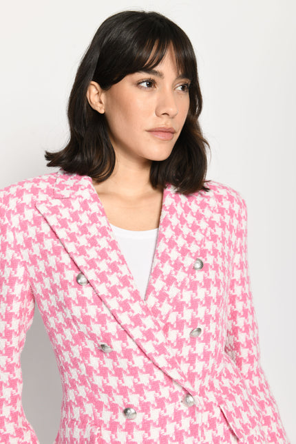 Leicht taillierter Damenblazer mit kräftigem Pepita-Muster in Rosa und Weiß – Vorderansicht