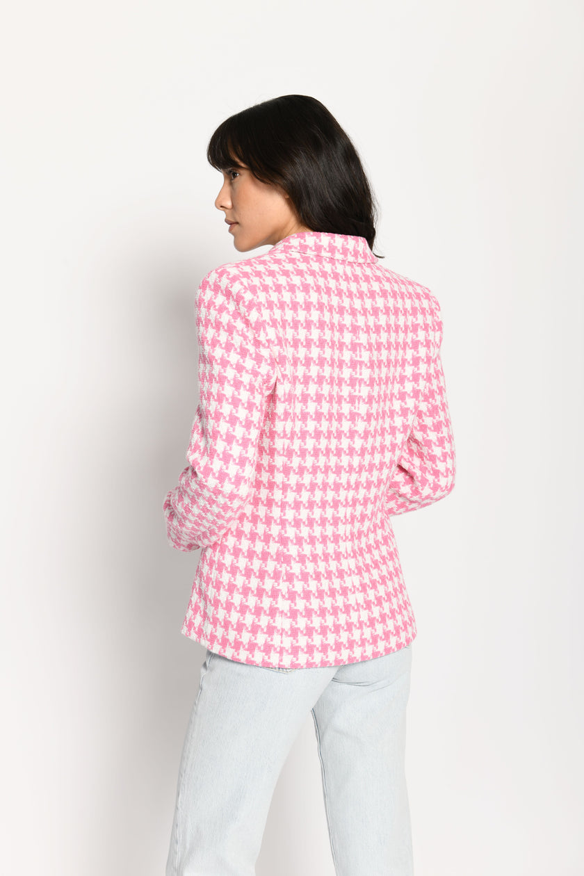 Leicht taillierter Damenblazer mit kräftigem Pepita-Muster in Rosa und Weiß – Rückansicht