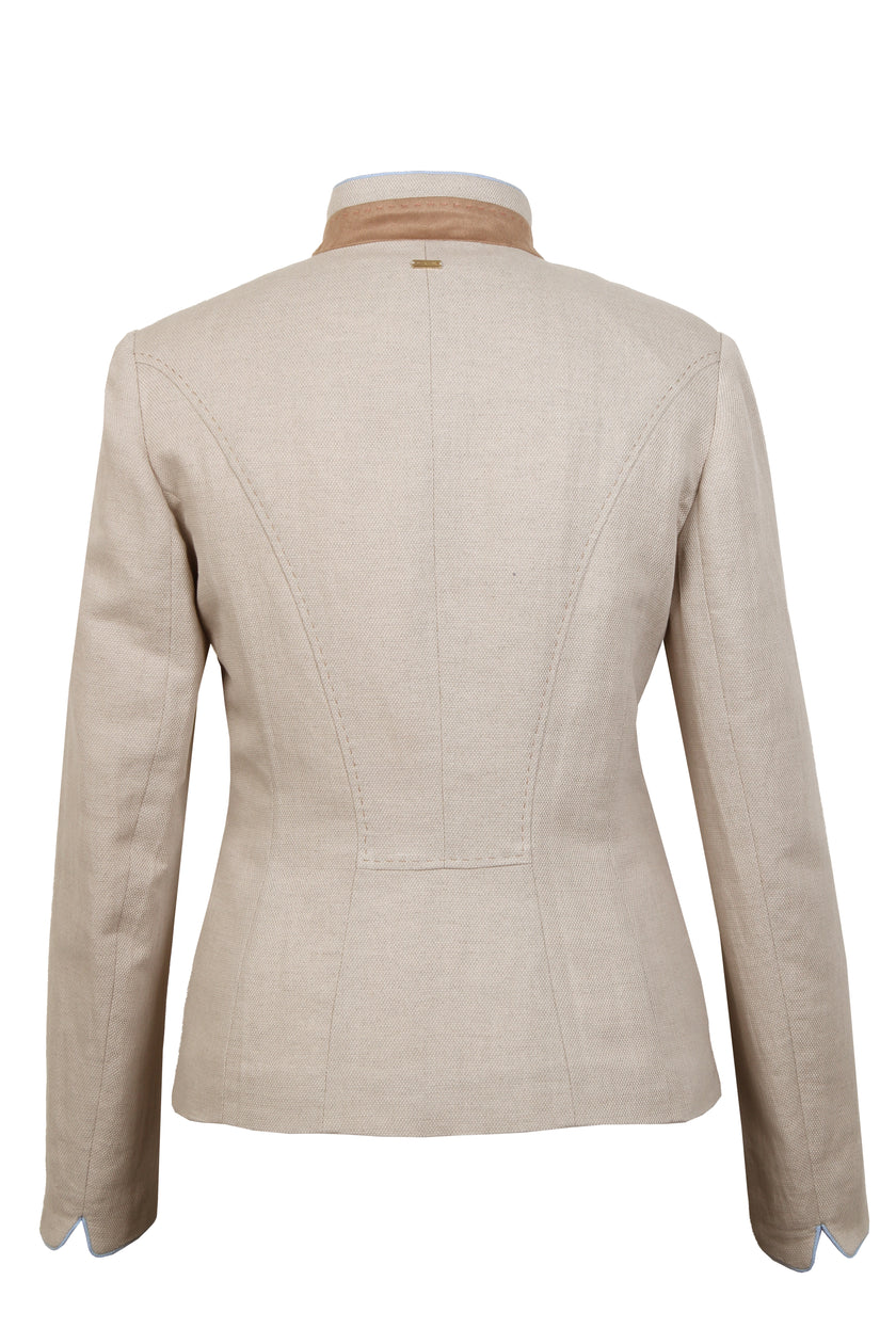 Mannequin-Aufnahme des beigen Damenjankers mit sichtbarem Stehkragen und Ärmelschlitzen – Rückansicht