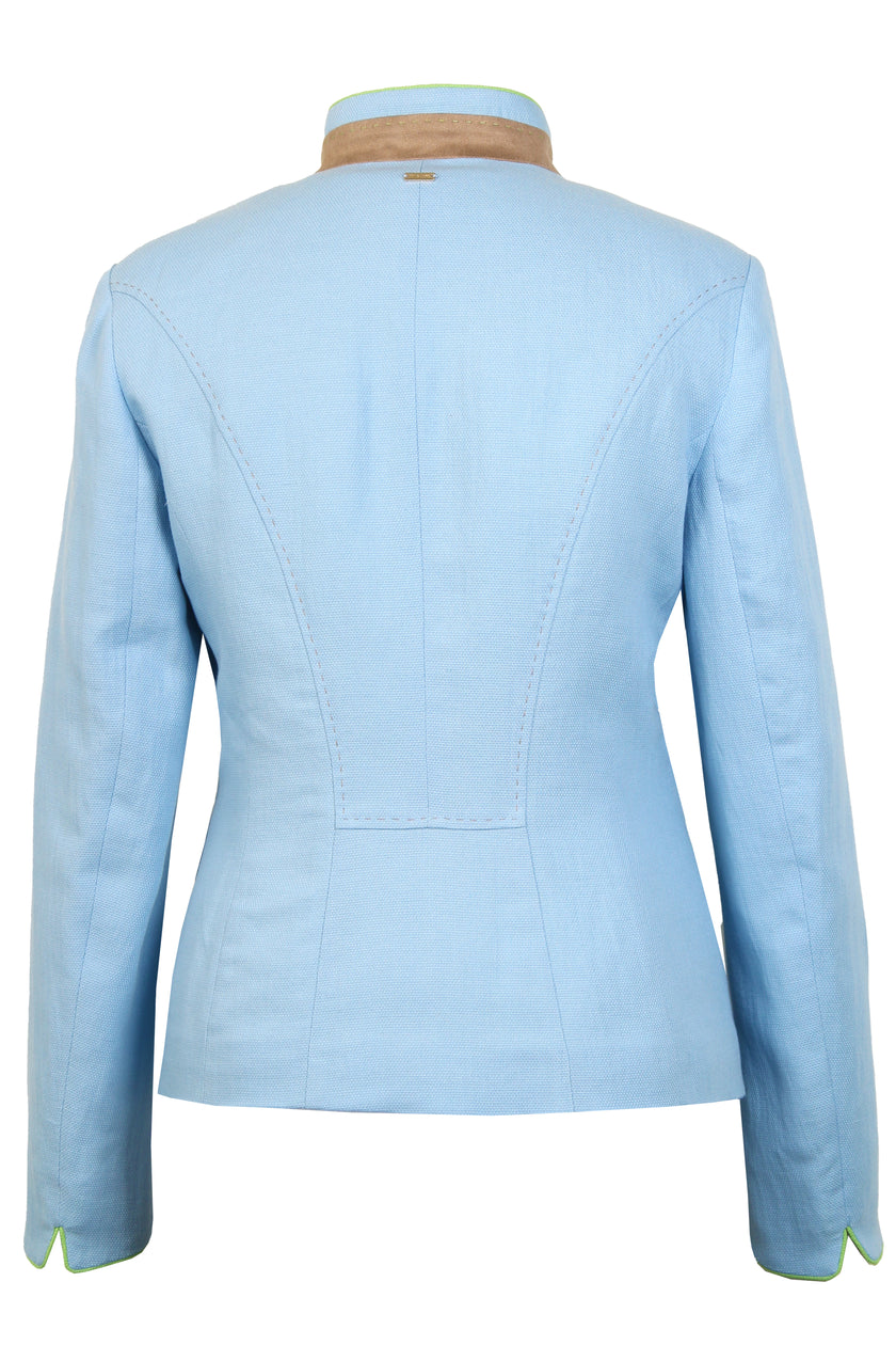 Mannequin-Aufnahme des hellblauen Damenjankers mit sichtbarem Stehkragen und Ärmelschlitzen – Rückansicht