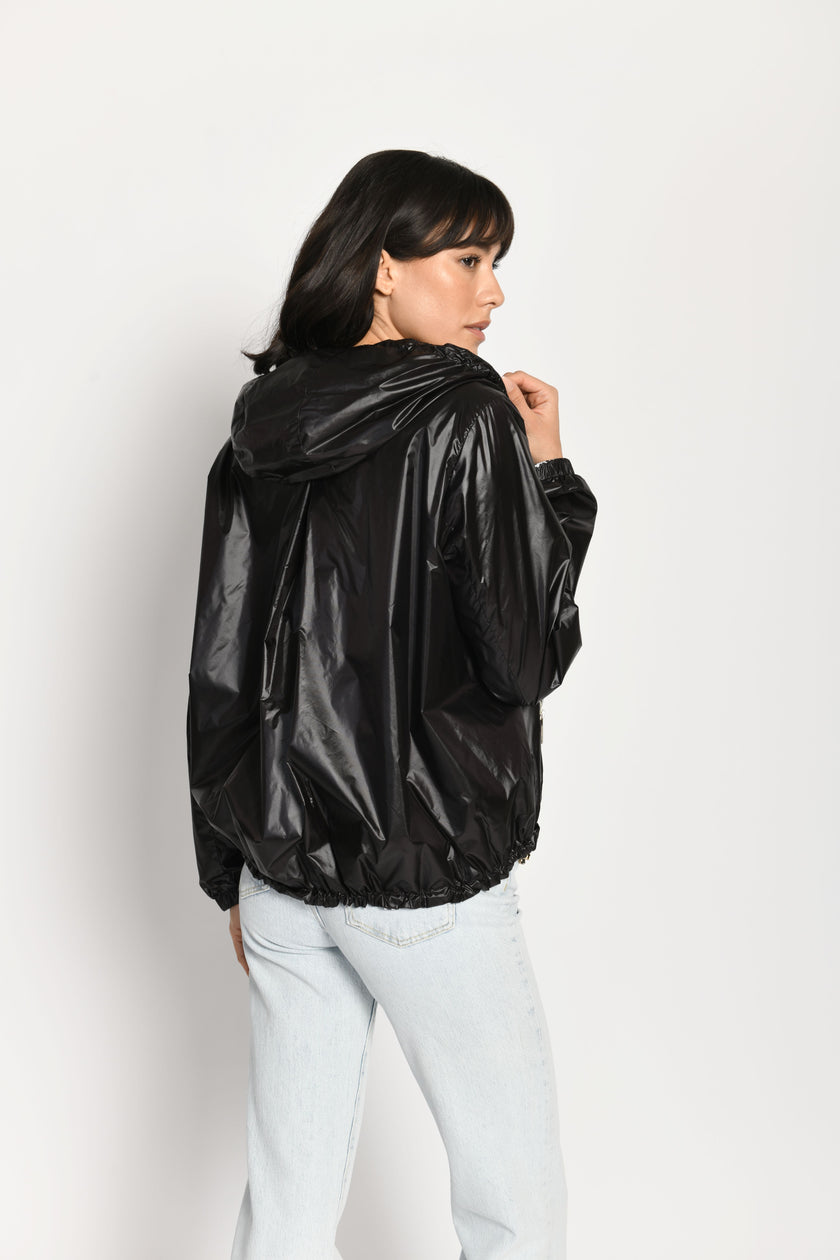 Wendbare Jacke mit einer schwarzen und einer Leo-Print-Seite – Rückansicht