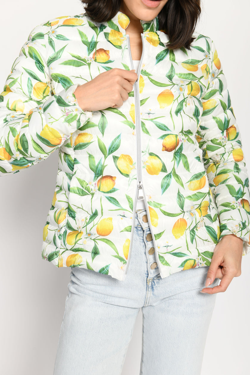 Nahaufnahme des Zitronen-Prints inklusive sichtbarem Zwei-Wege-Reißverschluss – Vorderansicht