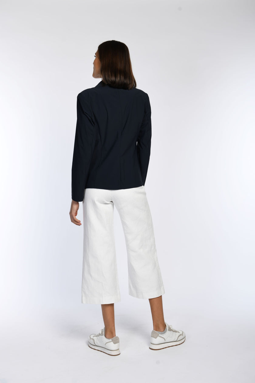 Model trägt Jersey-Blazer in der Farbe marine – Rückansicht.