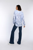 Locker geschnittene Bluse mit feinen Streifen, floralem Print und Rückenpasse.