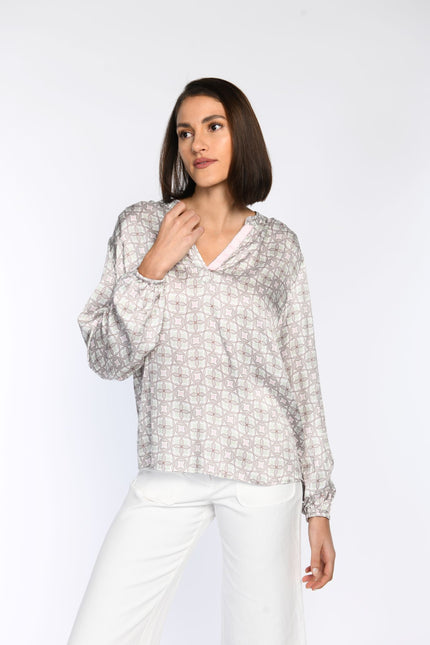 Tunikabluse mit Pastelldruck. Die Bluse hat lange Ärmel mit Balloneffekt und elastischen Bündchen.