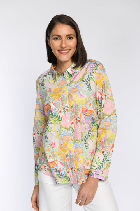 Nahaufnahme: Hemdbluse mit Kragen, farbenfrohen Allover-Print und langen Ärmeln.