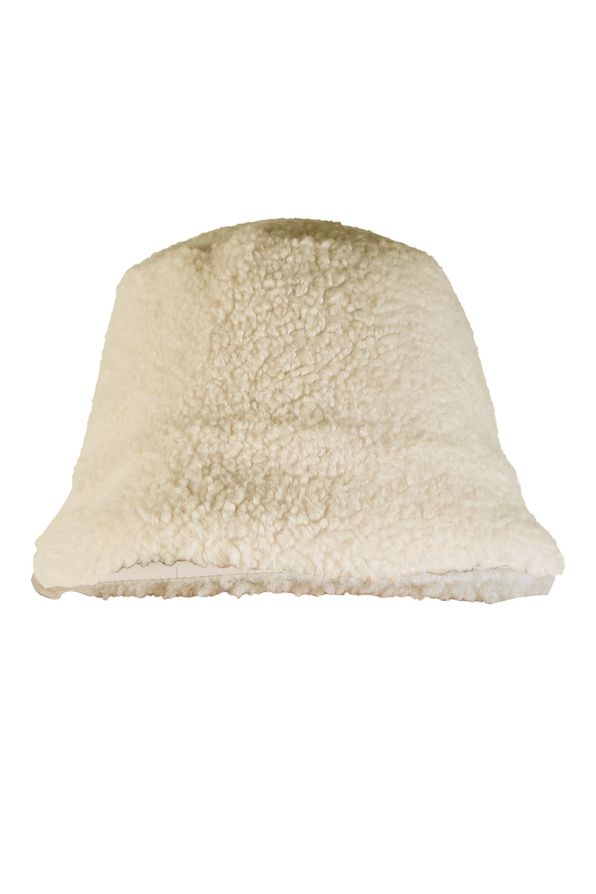 Mannequin-Aufnahme des flauschigen cremefarbenen Hutes aus Teddy-Webpelz mit breiter Krempe – Frontalaufnahme