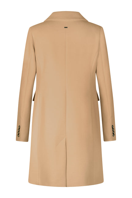 Klassischer Damenmantel in der Farbe Camel mit Gehschlitz und vier Knöpfen an den langen Ärmeln – Rückseite