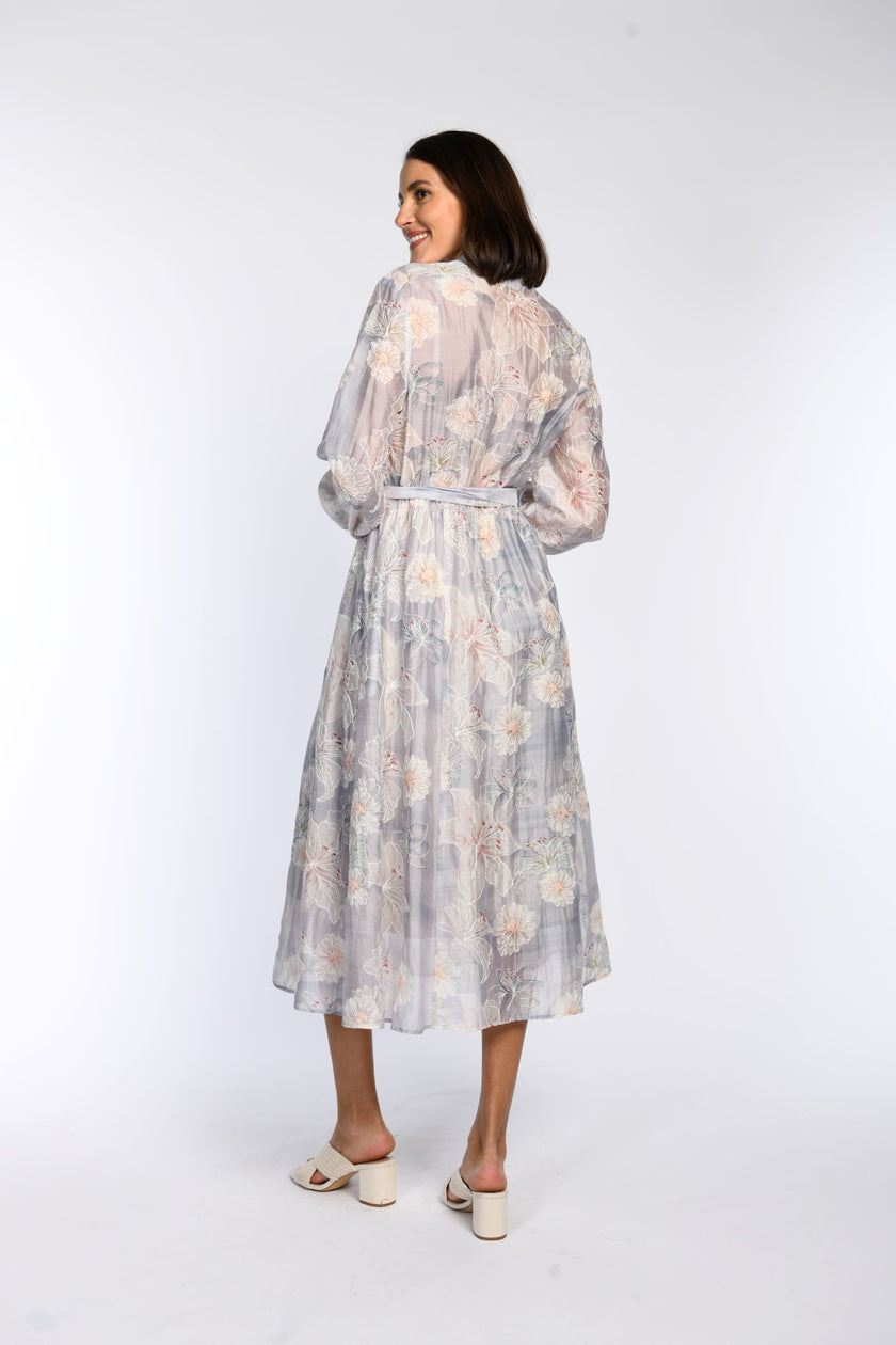 Bedrucktes Kleid mit zartem Pastellprint, langärmelig und tailliertem Bindegürtel - Rückansicht 