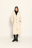 Langer cremefarbener Mantel für Damen mit Kapuze und Bindegürtel in der Taille - Vorderansicht