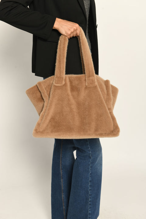 Webpelz-Shopper in der Farbe Braun mit Innentasche, Reißverschluss und zwei Henkeln zum Tragen – Front.