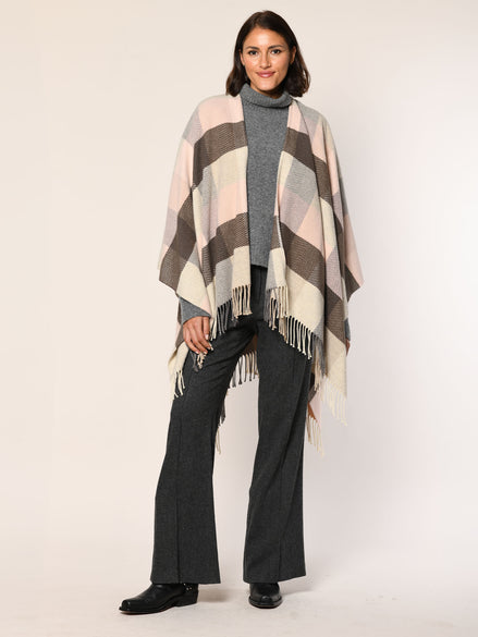 Flanell Poncho mit Karomuster in der Farbe Rose - Vorderansicht.