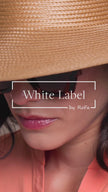 Kurzes Video zeigt alle Details des orangenen, legeren Sommerkleides der Marke White Label by RoFa im Hochformat.