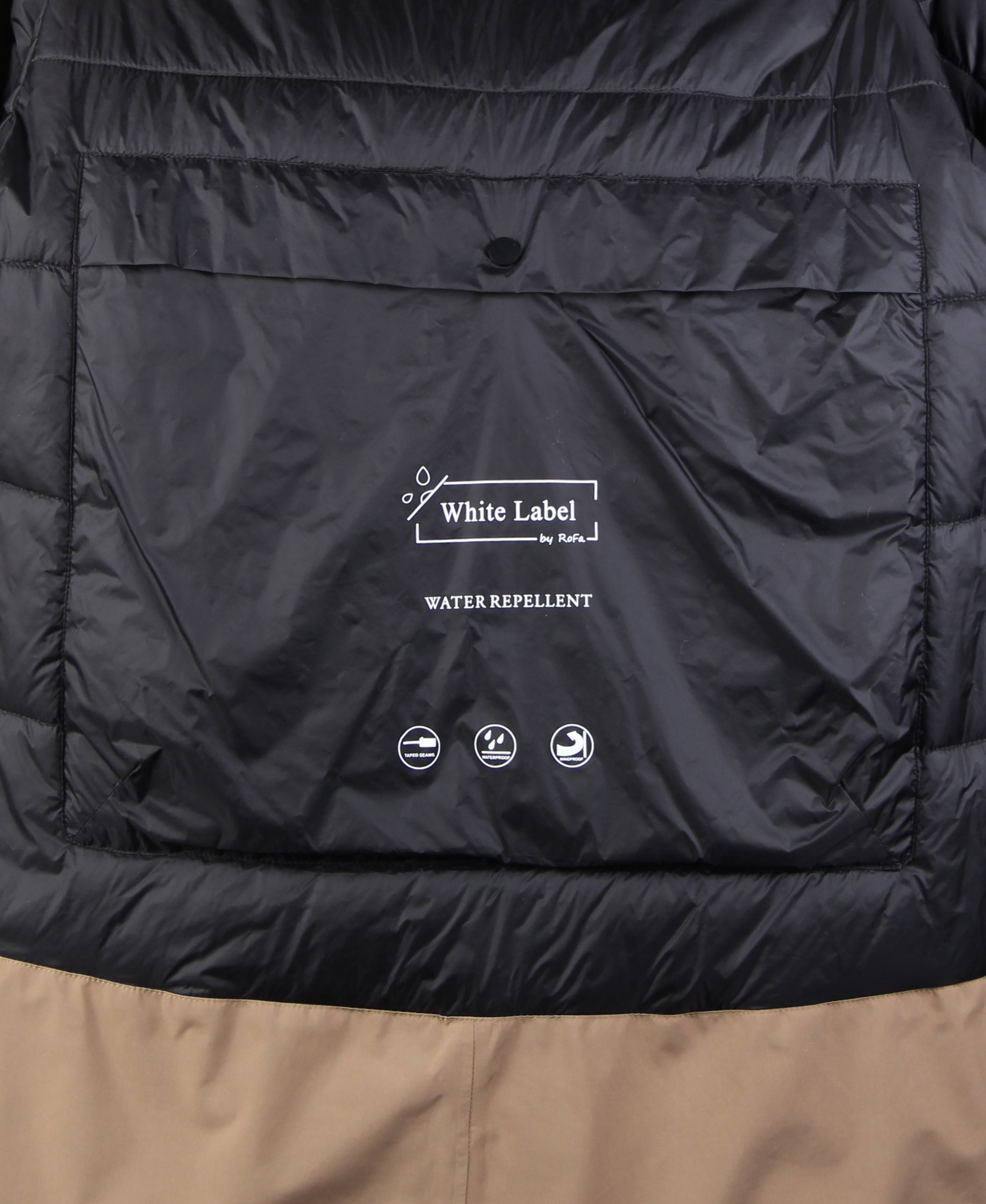 Regenmantel für Damen ist bis 5.000 mm wasserdicht, wasserabweisend und enthält gleichzeitig Windstopper-Eigenschaften.  