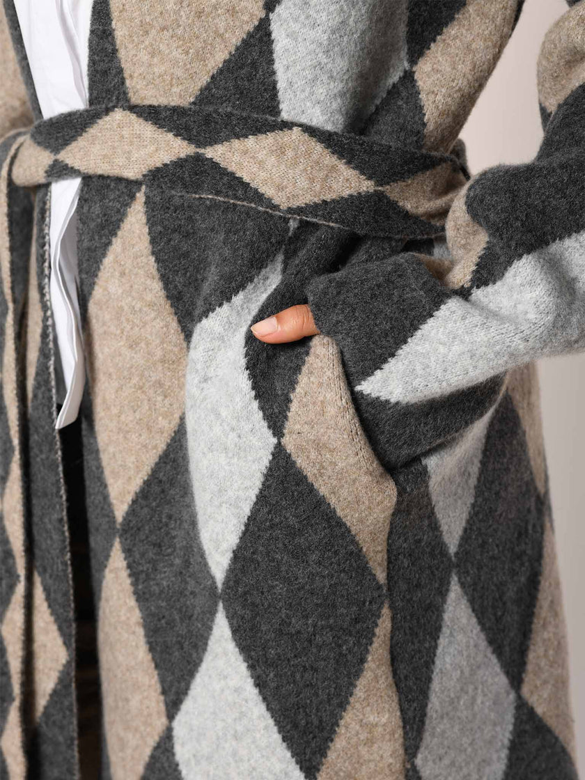Strickmantel im Harlekin Muster