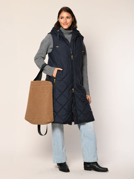 Shopper im Teddy-Look