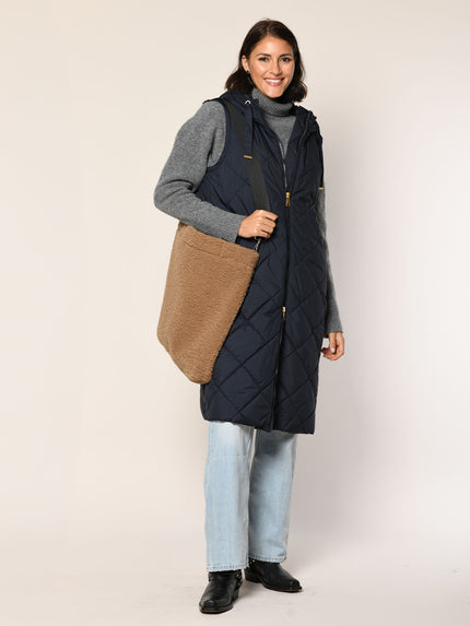 Shopper im Teddy-Look