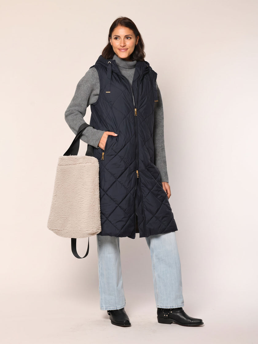 Shopper im Teddy-Look